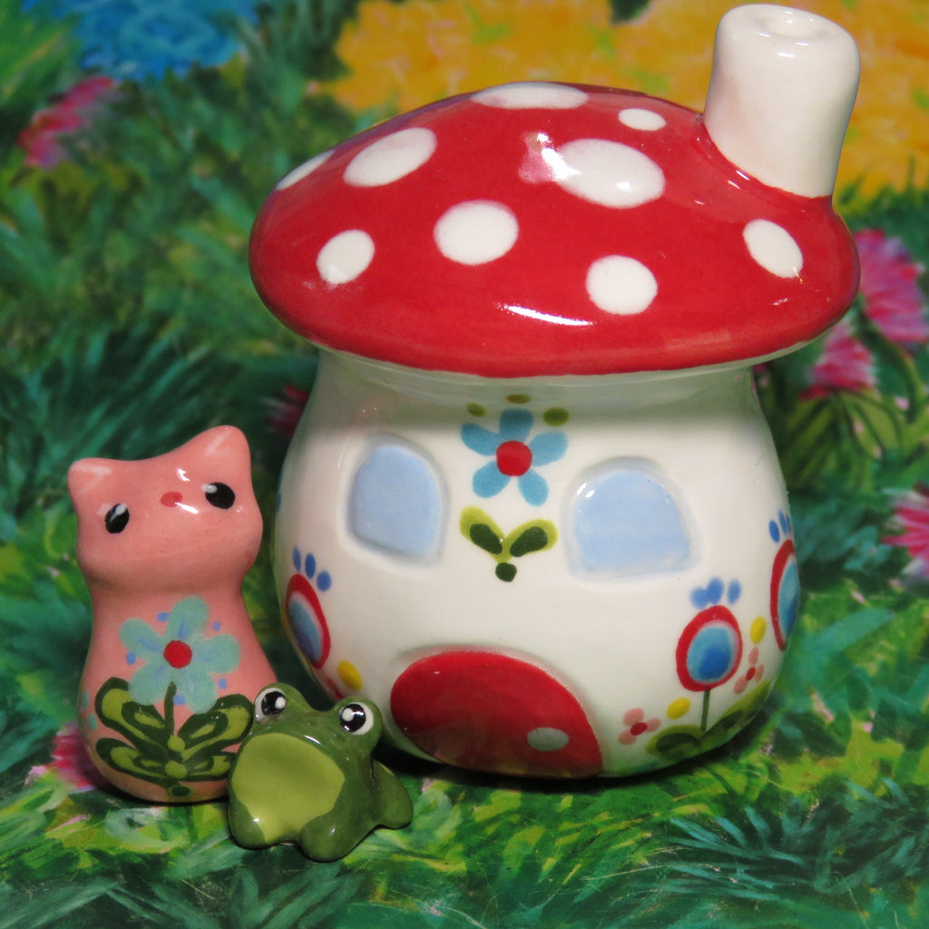 Squatty Folk Flowers Mushroom House